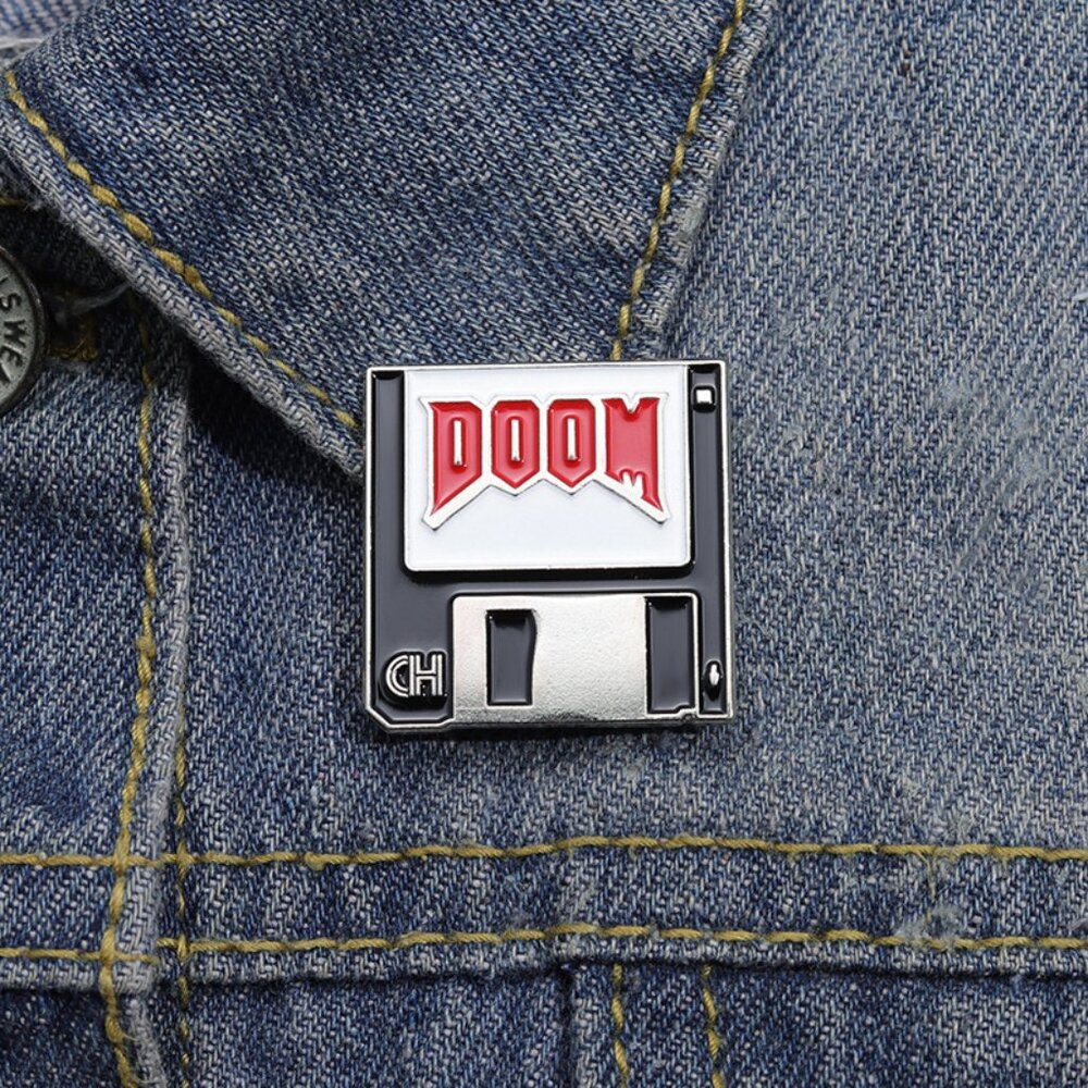 RETRO GAMING VINTAGE DOOM FLOPPY DISC OIL DRIPPED ENAMEL PIN  NWT - Picture 8 of 13